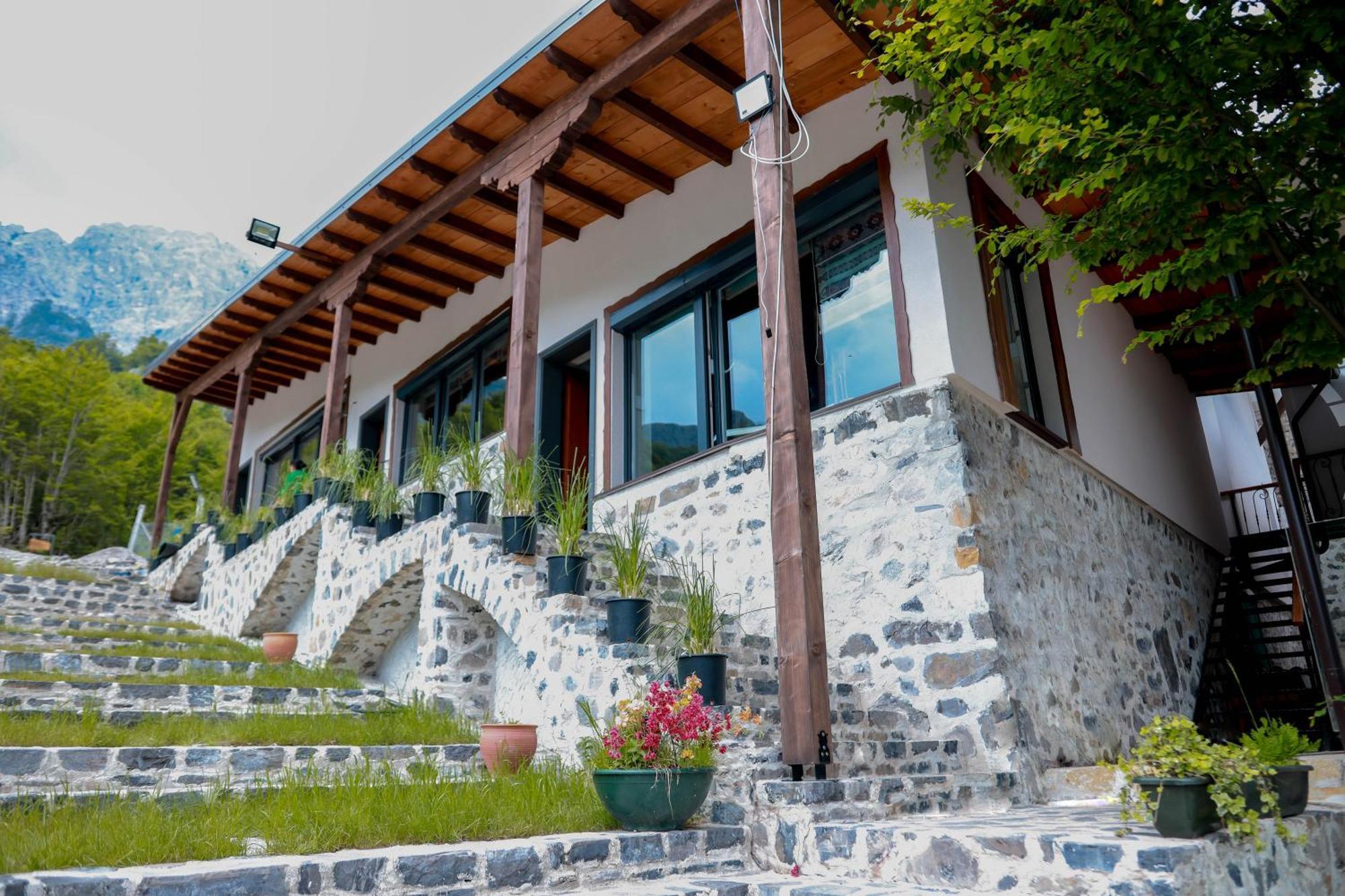 Hotel Thethi Exterior foto