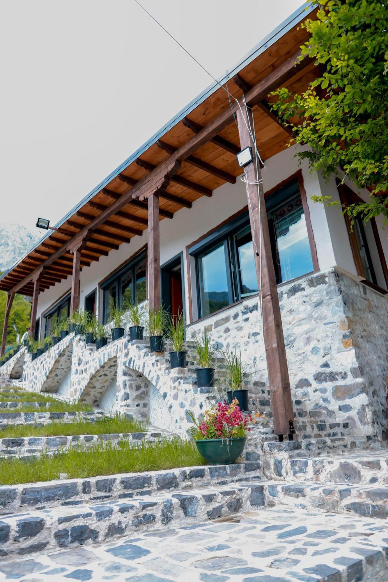 Hotel Thethi Exterior foto